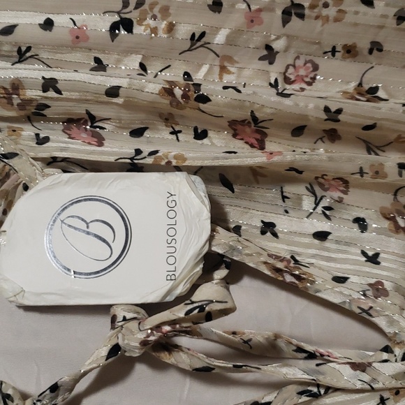 Blousology top - Picture 7 of 7